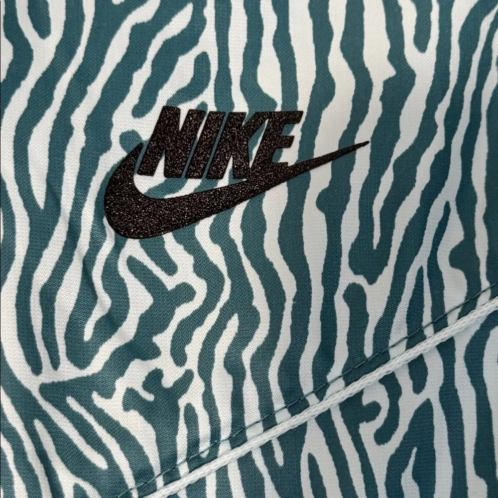 Nike Jacket Green & White Rain Zip Front, Hooded in‎ Size XL  EUC